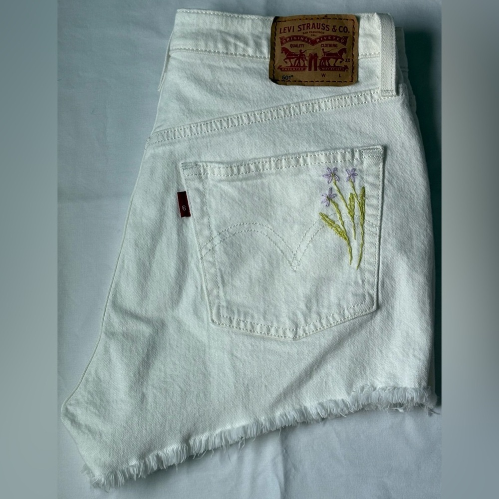 Levi's White Jean Shorts with Embroidery